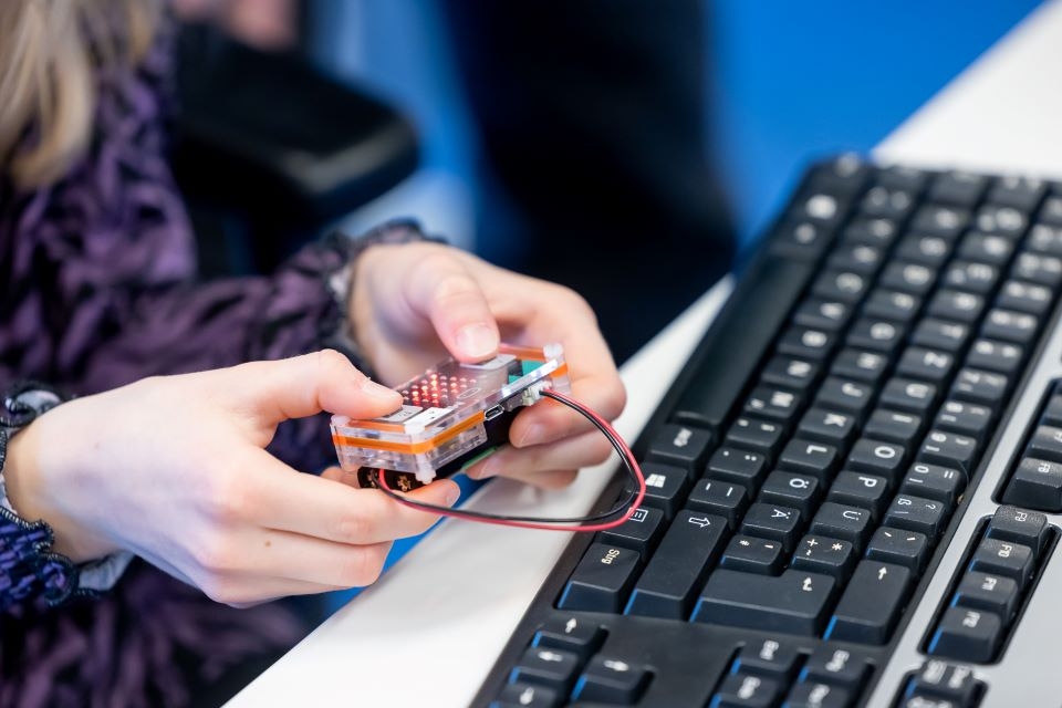 Workshop "Programmieren mit micro:bits" am 20. Oktober bei CoderDojo Steyr im Museum Arbeitswelt, Foto: BMD