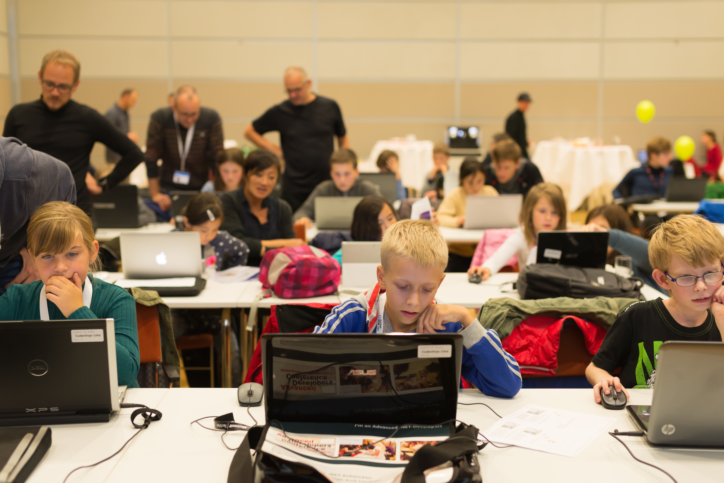 Im CoderDojo Steyr wollen wir auch so programmieren wie hier im Bild im CoderDojo Linz